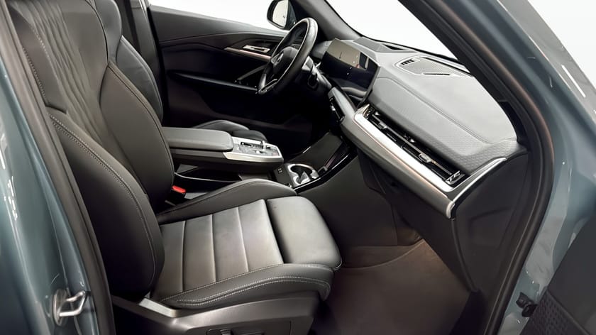 Bild 3 av BMW iX2 xDrive30 M sport / El-stol / Drag