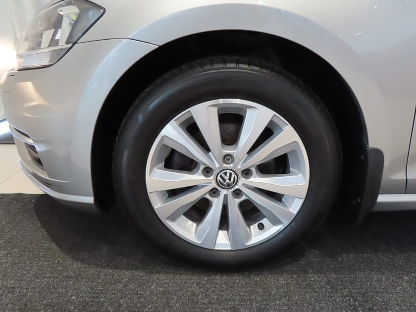 Bild 4 av Volkswagen Golf Sportscombi TSI 110 HK Drag Backkamera Vhjul