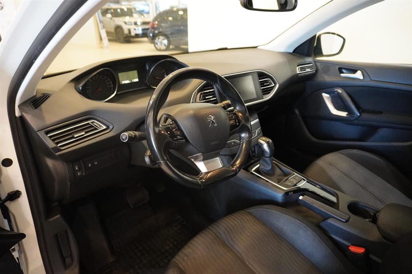 Bild 2 av Peugeot 308 SW 1.2 PureTech 130 Automatisk, 131hk, Active. Backkamera. Dragkrok