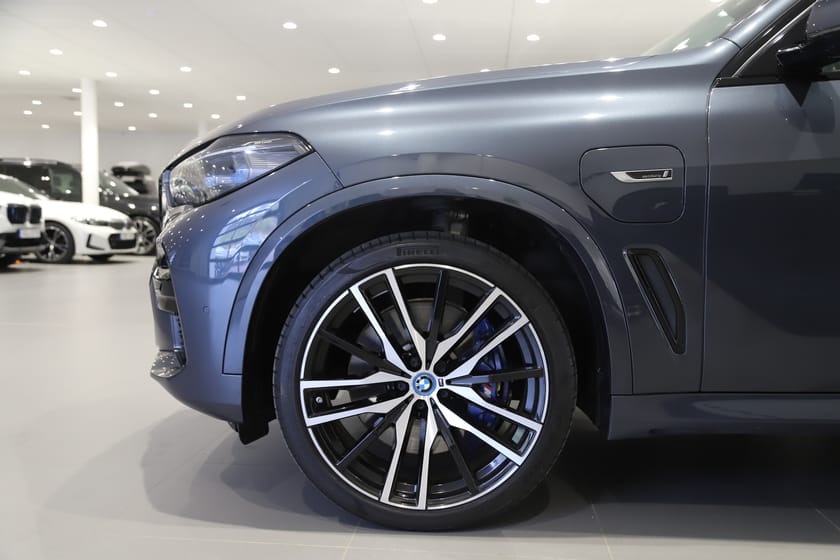 Bild 4 av BMW X5 xDrive45e iPerformance M Sport / HUD / PANO / Komfortstolar / HK