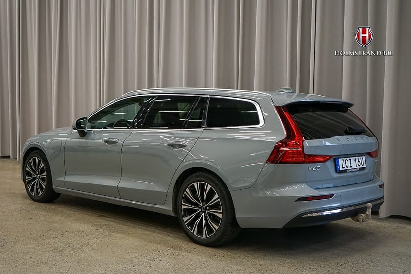 Bild 3 av Volvo V60 T6 Plug-In Hybrid AWD  Core Värme Drag VOC Kamera BLIS