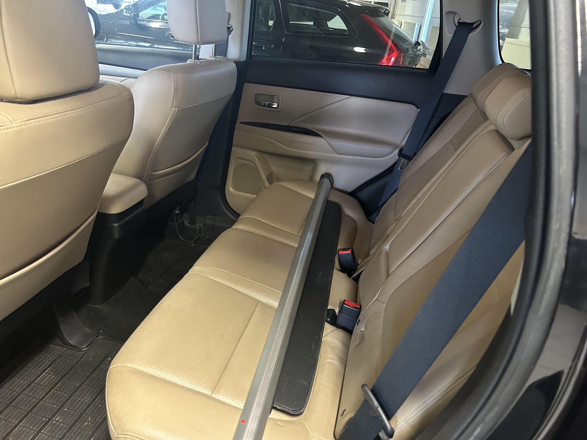 Mitsubishi Outlander 2.2 Di-D 4WD 2013, photo 6/6