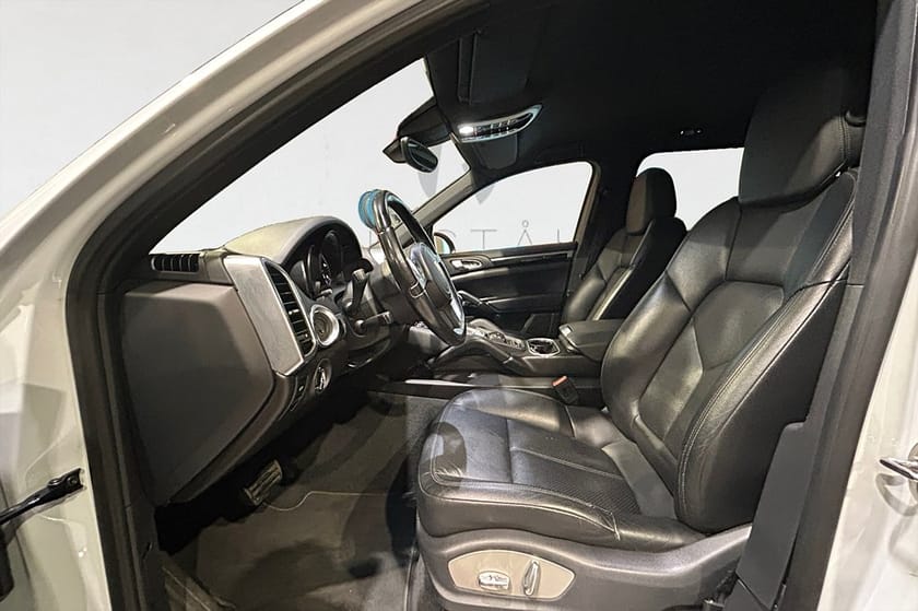 Bild 3 av Porsche Cayenne Diesel TipTronic S 245 HK DRAG AWD NAVI PLATIUNUM 21"