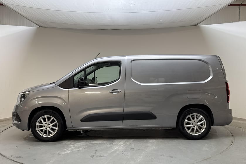 Bild 2 av Opel Combo-e Cargo XL 50kWh Skåp (136hk) L2 Navi Head-up