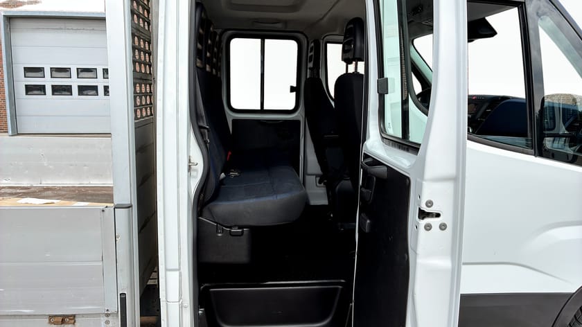 Bild 5 av Iveco Daily 35-180 Chassis Cab Dubbelhytt Flakbil