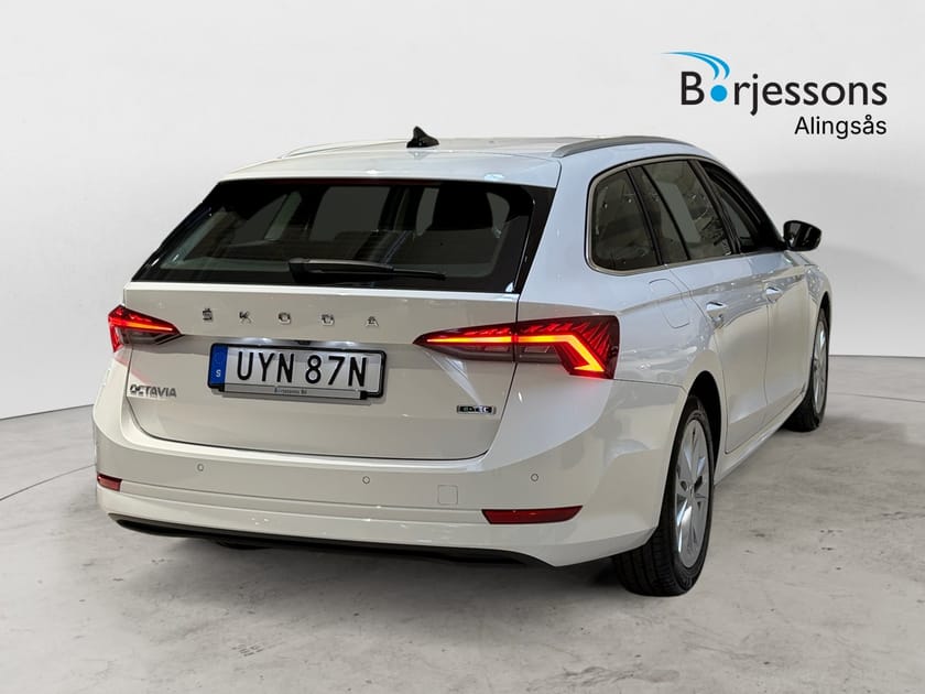 Bild 3 av Škoda Octavia Kombi Style TSI e-Tec 110hk Drag/Värmare/Kamera