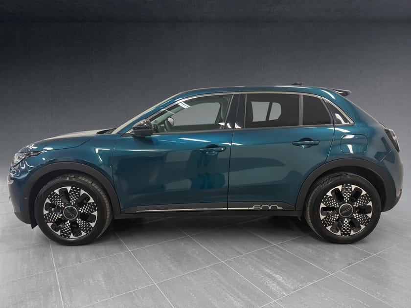 Bilde 3 av Fiat 600e La Prima|V.PUMPE/NAVI/ACC/R.KAM/SKINN/MASSASJE/CARPLAY