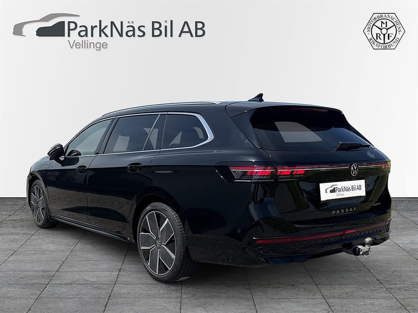 Bild 3 av Volkswagen Passat Variant eHybrid DSG  R-LINE PANO DRAG
