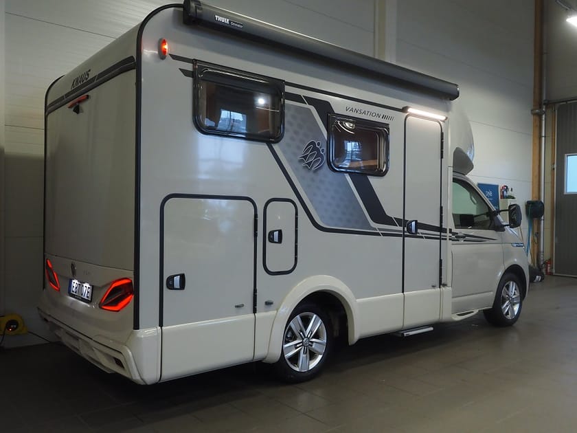 Bild 4 av Knaus Campervan Volkswagen Tourer Van 500 MQ Vansation Markis Solcell AUT 4 Bäddar