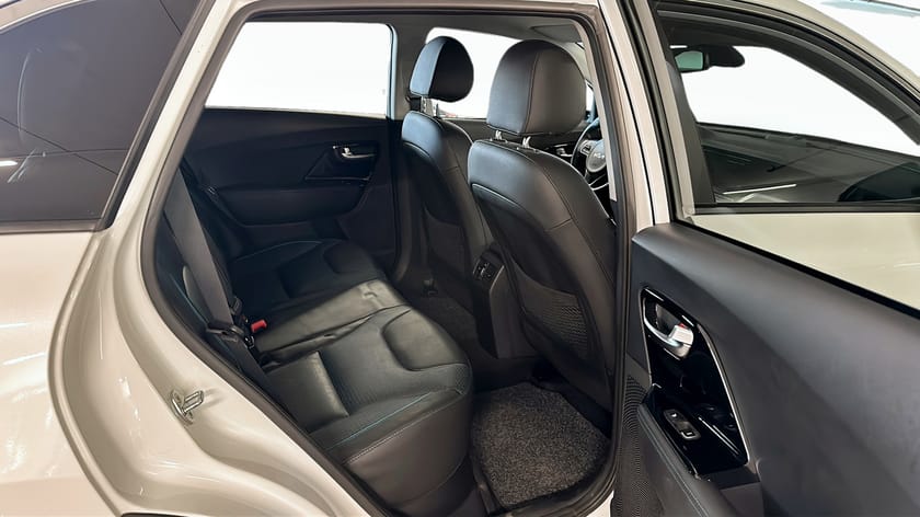 Bild 5 av Kia e-Niro ADVANCE PLUS 64 kWh 204 Hk Backkamera