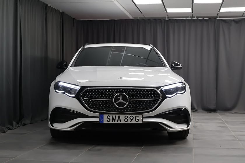 Bild 3 av Mercedes-Benz E 300 de 4MATIC T AMG Line Premium Digitallight Vinter Drag