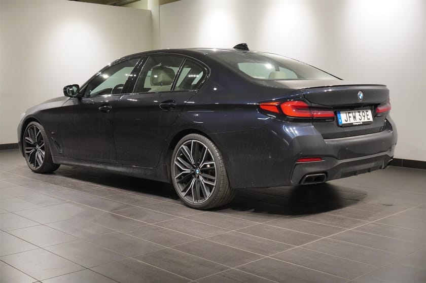Bild 2 av BMW M550i xDrive Sedan H K 20 4-Zons Drag PA Komfortstol