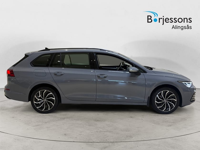 Bild 2 av Volkswagen Golf Sportscombi eTSI 131hk Dragkrok & Backkamera