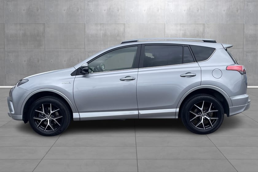 Bilde 2 av Toyota RAV4 Hybrid / 71n Edtion / AWD / Velholdt