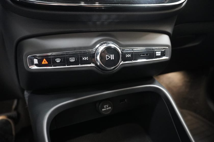Bild 5 av Volvo XC40 D3 Momentum Edition 150 hk Dag
