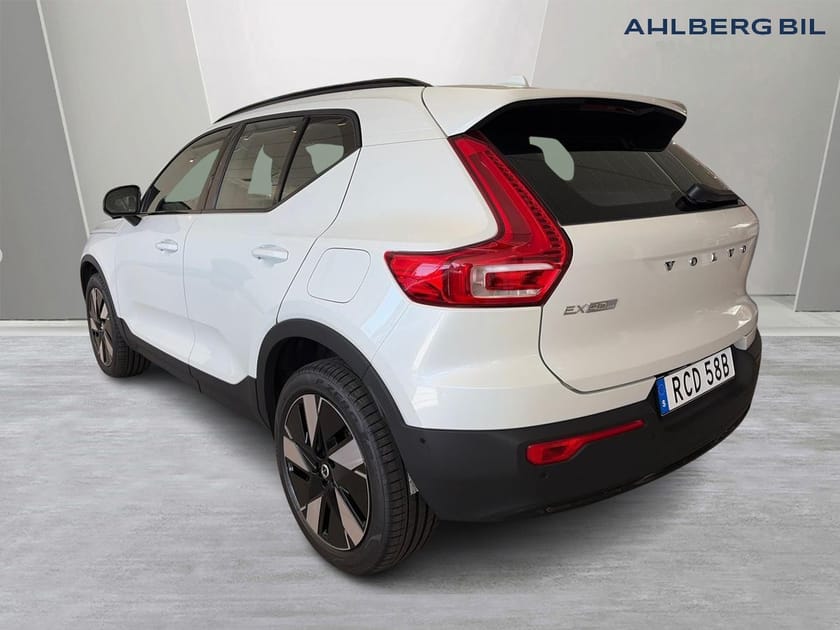 Bild 3 av Volvo EX40 Single Motor Extended Range ⚪ ExtendedRange Plus SE, Teknikpaket, Dragkrok Halvautomatisk, Parkeringskamera 360, HarmanKardon PremiumSound, Google Maps