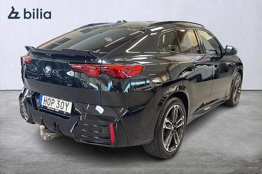 Bild 2 av BMW iX2 xDrive30 M Sport Pro Innovation Dragkrok Elstolar HK