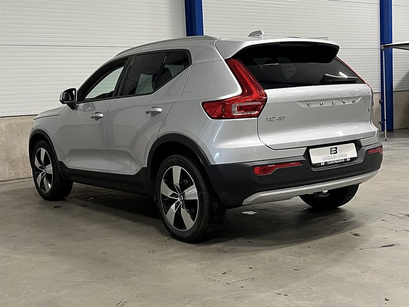 Bild 5 av Volvo XC40 T3 Manuell 156 HK / Momentum Pro / Panorama / harman kardon /