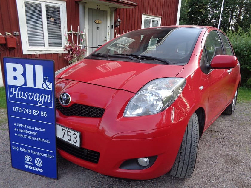 Bild 1 av Toyota Yaris 5D 1.33 VVT-i  EN ÄG/FULLSERVAD/AC/ÅRSSK 558:-/FINANS