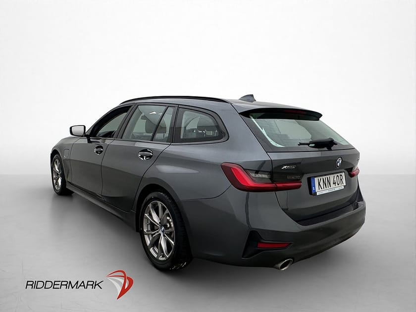 Bild 5 av BMW 330e xDrive Touring Sport line Cockpit Skinn HiFi Drag CarPlay