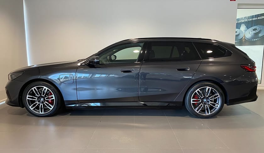 Bild 2 av BMW 530e xDrive Touring 4,95% ränta M-Sport HEAD-UP Display