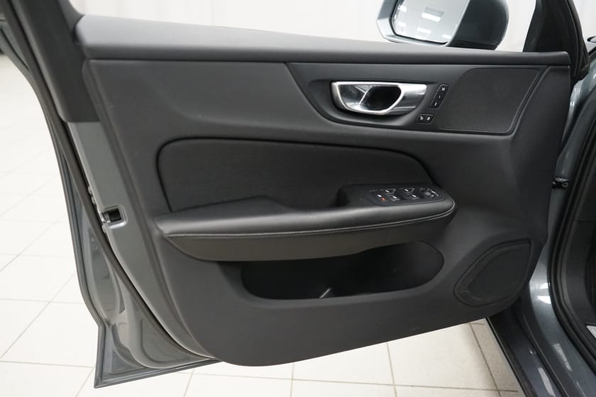 Bild 5 av Volvo V60 D4 AWD Momentum Edition | Förarstol elmanövrerad | Dragkrok halvautomatisk