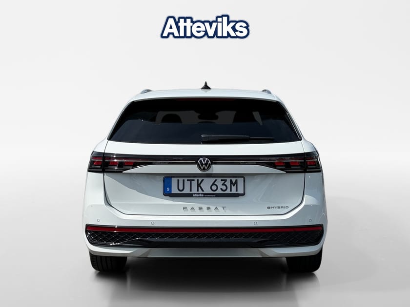 Bild 4 av Volkswagen Passat Variant eHybrid R-Line 272hk *Pano/Drag/Keyless/P.Värm*