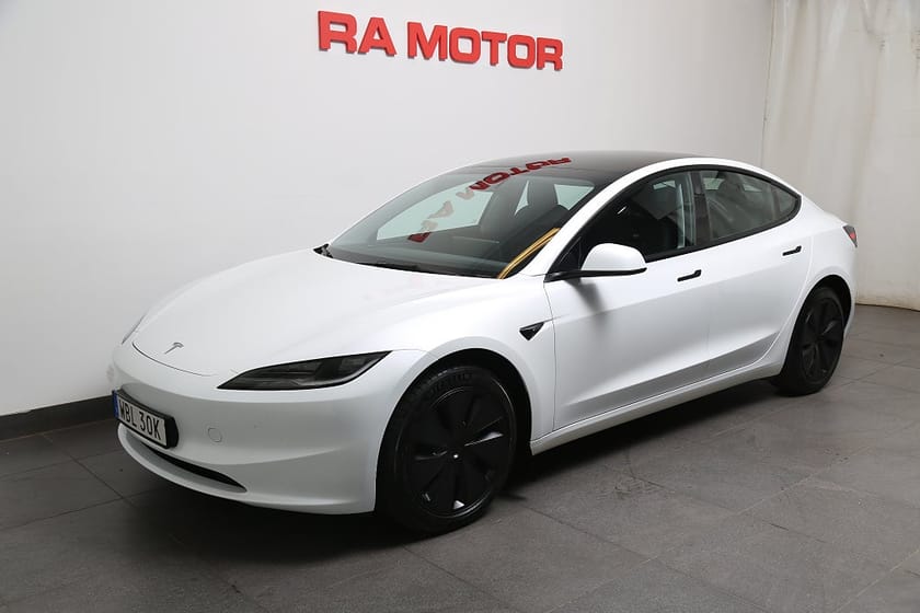 Bild 1 av Tesla Model 3 Standard Range Highland Autopilot Panorama Facelift