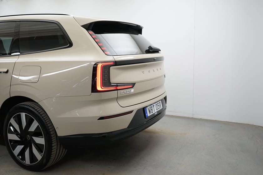 Bild 3 av Volvo EX90 Twin Motor Performance Ultra 7sätes LUFTFJÄDRING I DRAG I BOSE