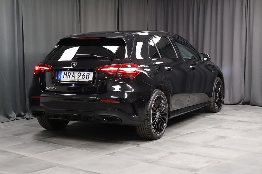 Bild 2 av Mercedes-Benz A 250 e AMG Line Advanced Plus Vinterpaket Rattvärme Nigh