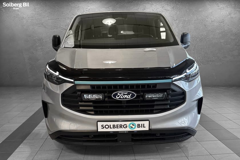 Bilde 2 av Ford Transit Custom 320 AWD/ 170hk Aut. / 2 Skyvedører/ ACC/ Henger.F