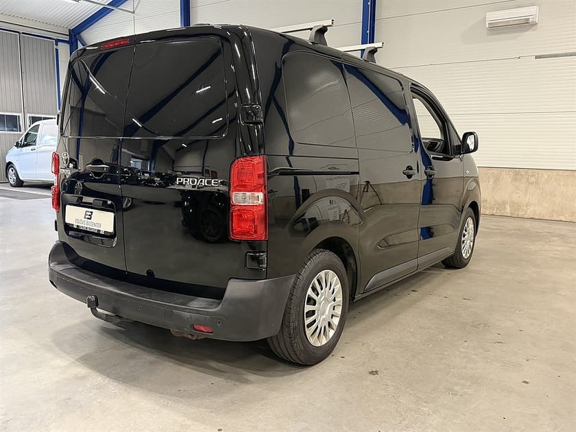 Bild 4 av Toyota Proace 1.6 D-4D 95hk / L1H1 / Manuell / Drag / HUD