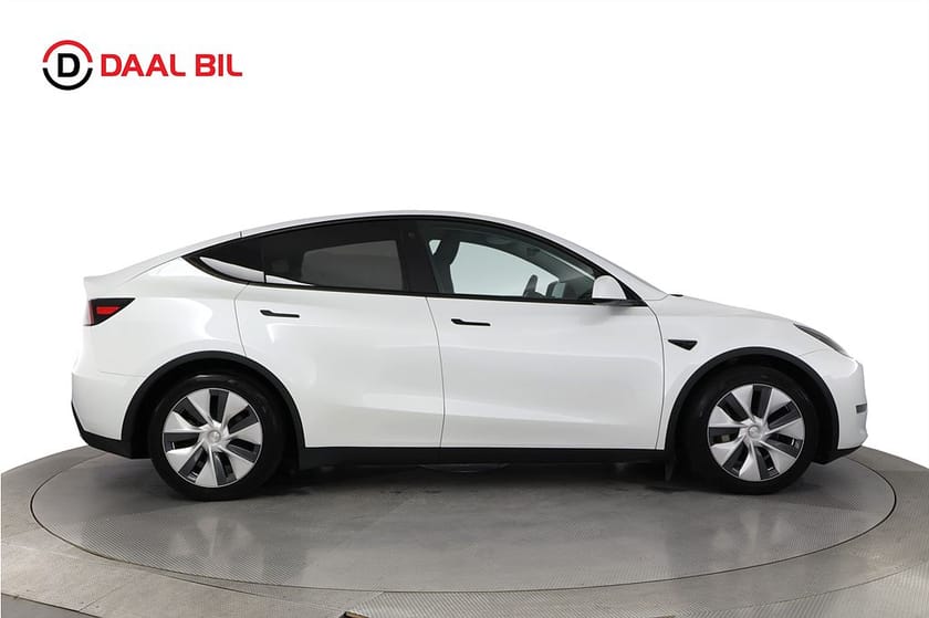Bild 5 av Tesla Model Y Long Range AWD 514HK PREMIUM PANO VÄRMARE DRAG B-KAMERA
