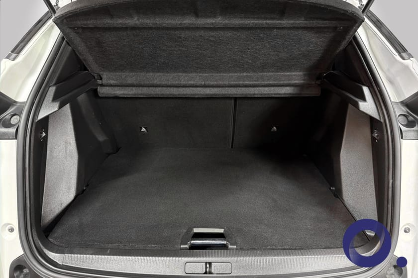 Bilde 5 av Peugeot e-2008 GT 136hk | ADAPTIV CRUSIE, CARPLAY, KAMERA, NAVI++