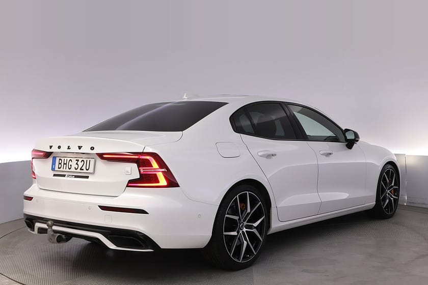 Bild 5 av Volvo S60 Recharge T8 Polestar Engineered B&W Pano Drag HUD