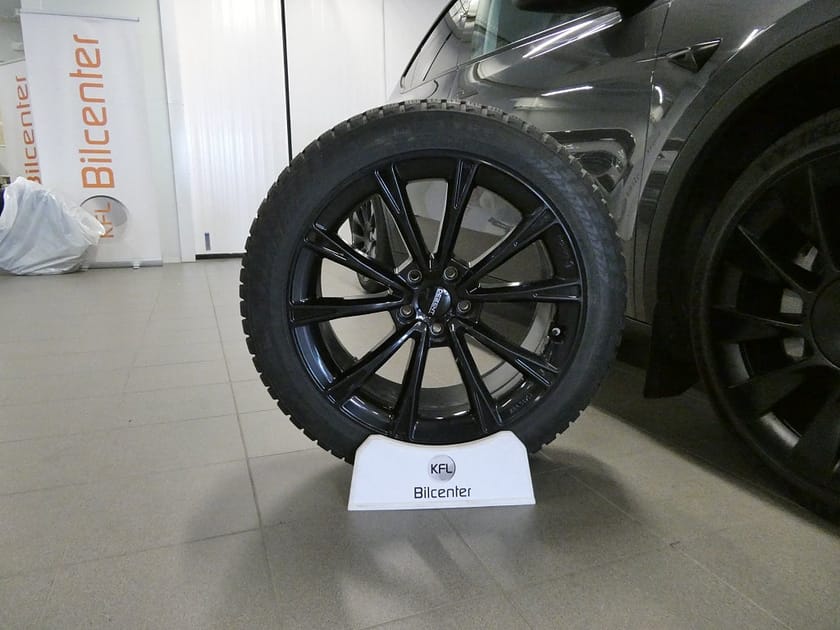Bild 3 av Tesla Model Y Standard Range RWD Drag-Skinn-Panorama-Navi-Moms-SoV