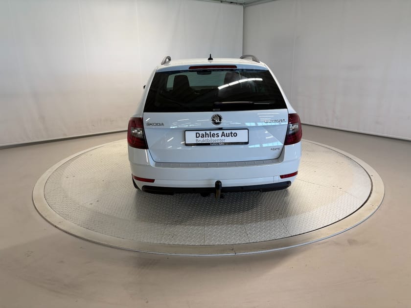 Bilde 4 av Škoda Octavia Stasjonsvogn Style 184 HK 4x4 DSG Krok/Webast/ACC/Ryggekam/Navi/EU28