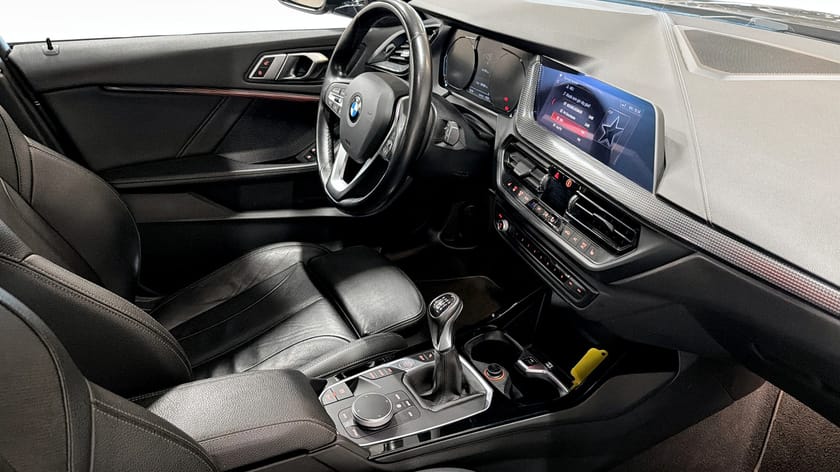 Bild 3 av BMW 118i 5-d Sport Line Hi-Fi M-ratt
