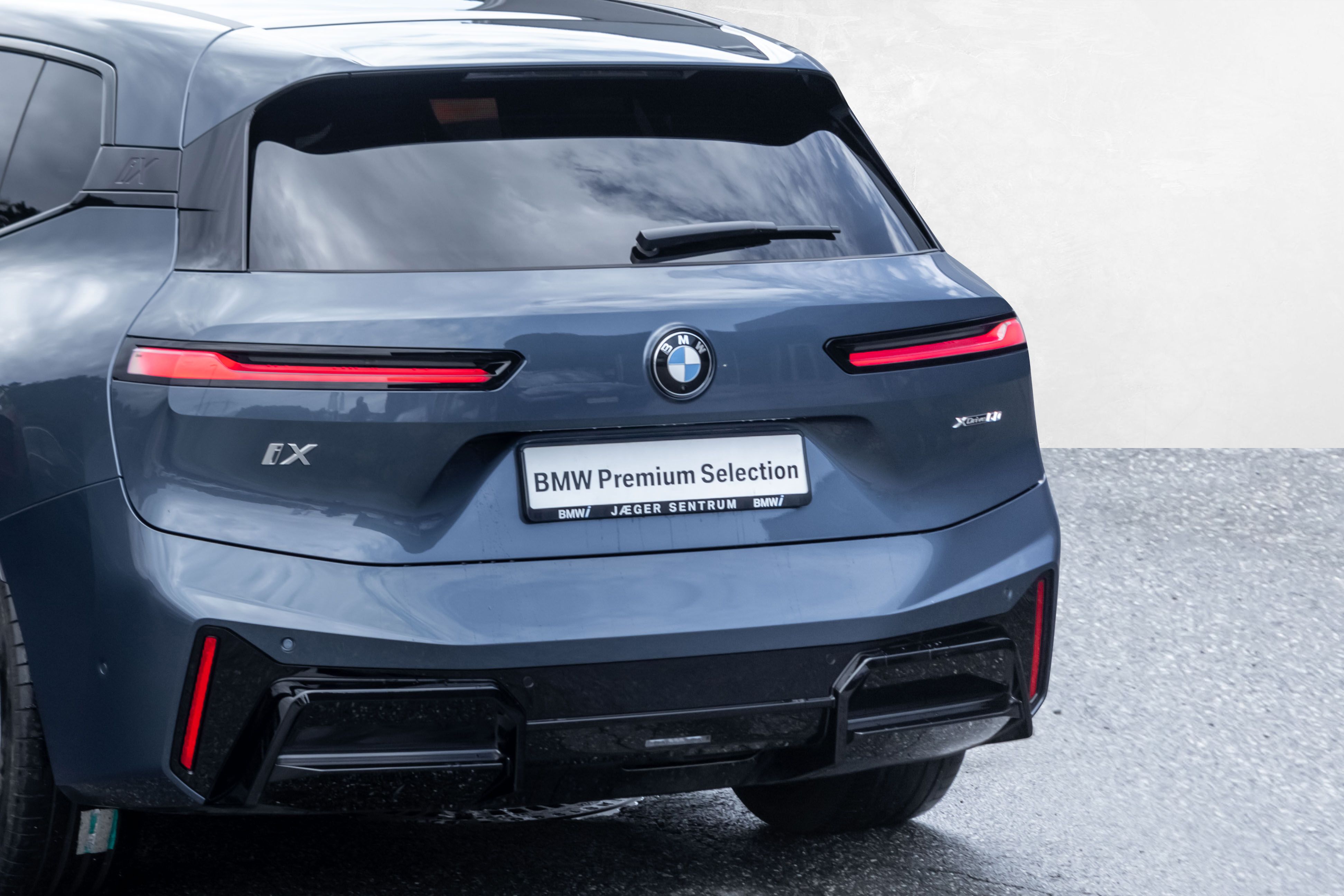 BMW iX xDrive60, 544hp, 2025