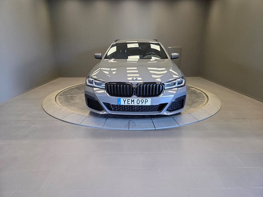 Bild 2 av BMW 530e xDrive Touring M Sportpaket Dragkrok Komfortstol med minne Laserlysen