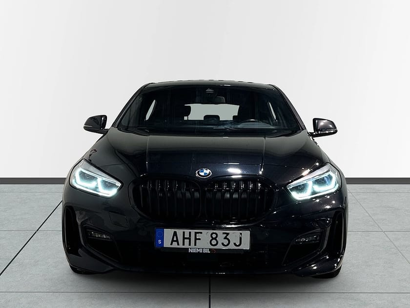 Bild 2 av BMW 118i M Sport Cockpit Rattvärme Psens GPS CarPlay SoV