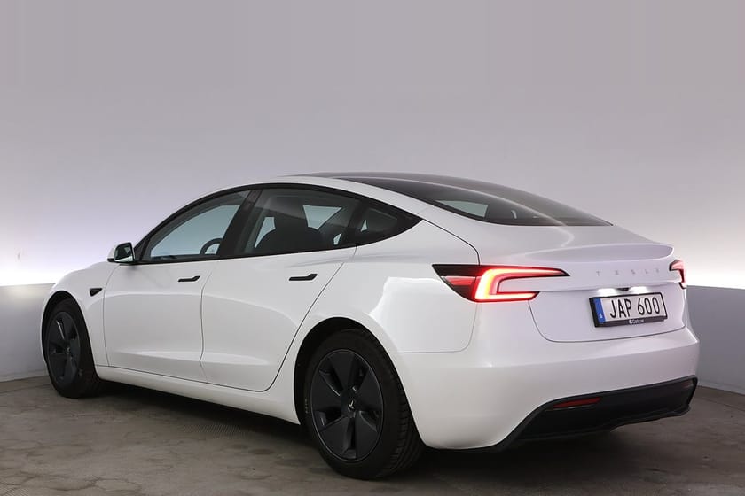 Bild 4 av Tesla Model 3 Standard Range Highland Autopilot Pano V-hjul
