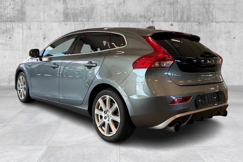 Bilde 3 av Volvo V40 T2 R-Design/Pano/Oppv.rute/Tekpk.PRO/R.kam/Webasto+++
