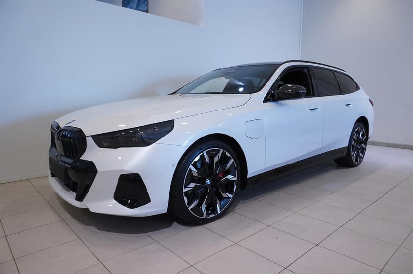 Bild 4 av BMW 550e xDrive Touring M Sport Pro Business Ed Drag DA Pro B W