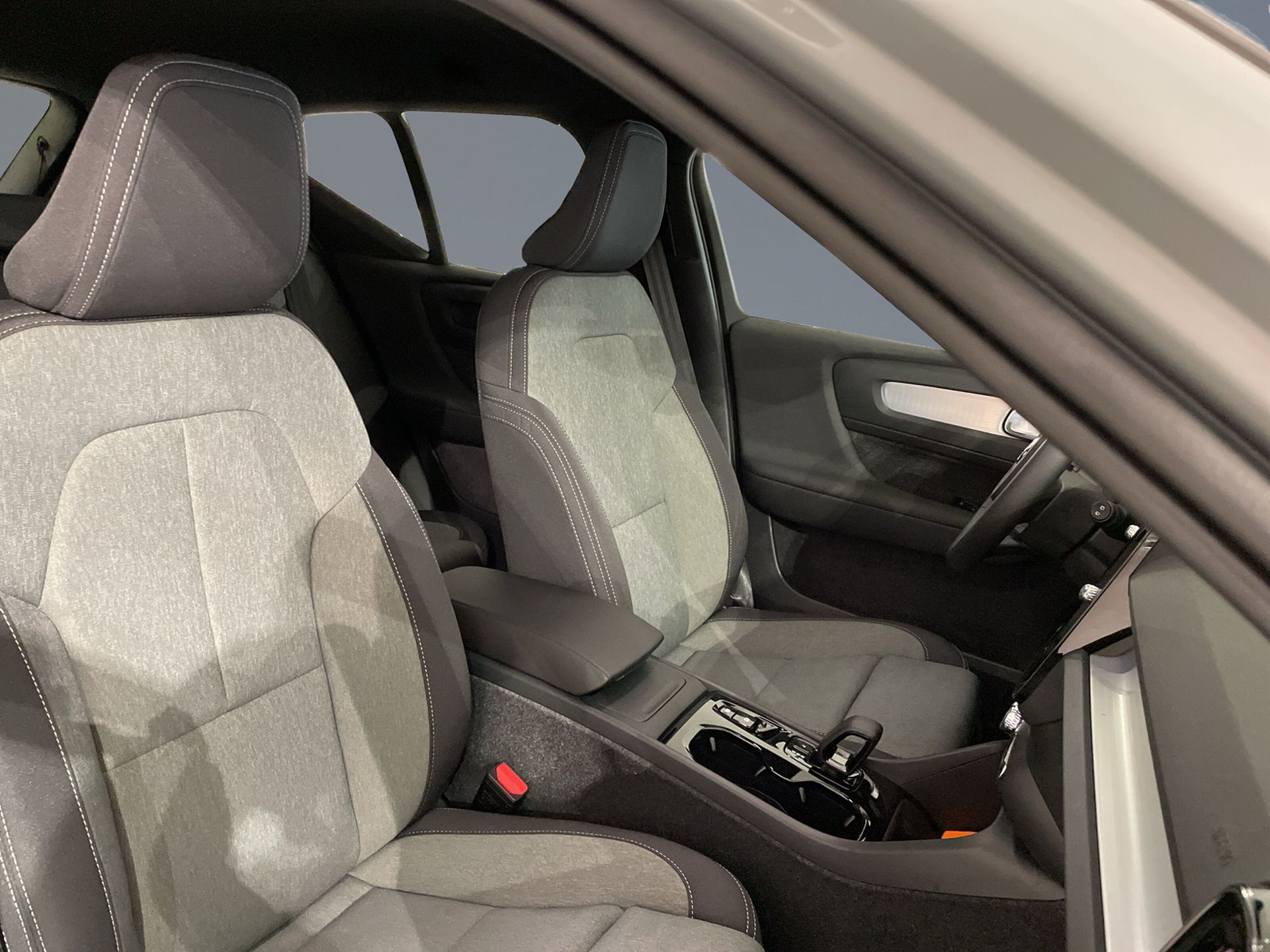 Volvo XC40 B3 FWD Bensin Plus Dark 2026, bild 6/22