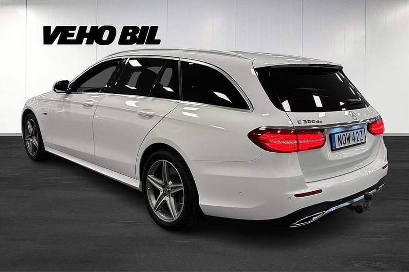 Bild 4 av Mercedes-Benz E 300 de T PLUG-IN AMG Drag Distronic Panelbelysning