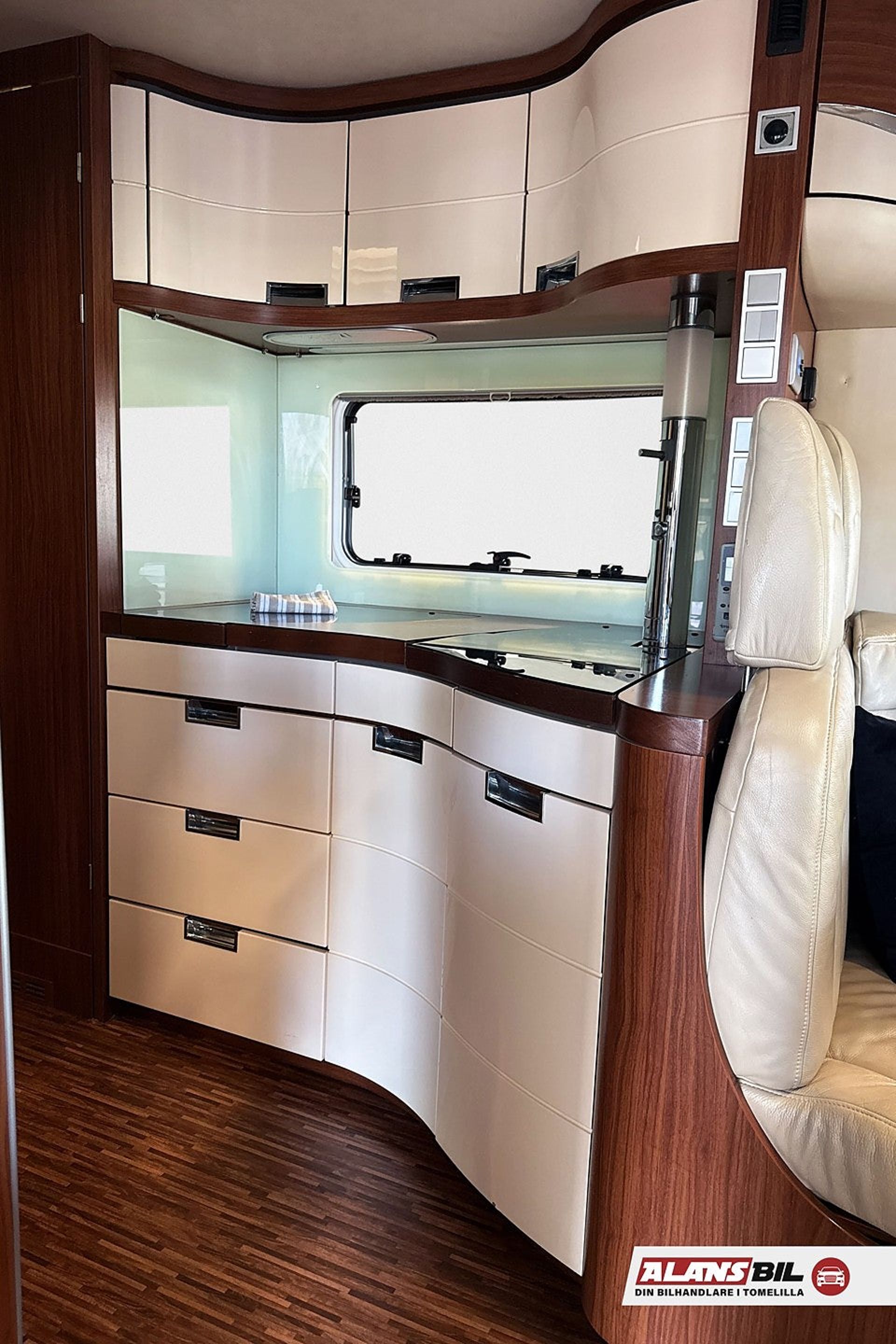 Hymer Campervan Mercedes-Benz 3.0 V6 CDI 2009, kuva 6/17