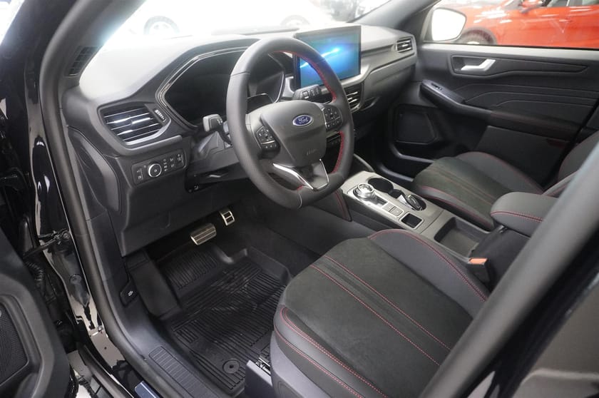 Bild 2 av Ford Kuga Plug-In Hybrid ST-Line X 2.5 FWD 243hk Black Edition