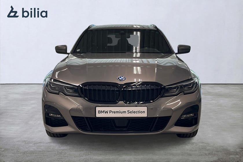 Bild 5 av BMW 330e xDrive Touring M-Sport | Panorama | HiFi | Drag | Head-up | Aktiv fart