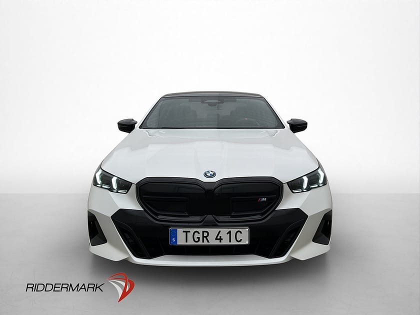 Bild 2 av BMW i5 M60 xDrive Sedan Supercharged B&W Pano Head Up 360° Drag
